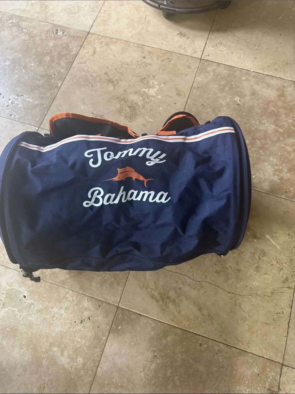 Tommy Bahama clamshell duffel bag excellent condition
